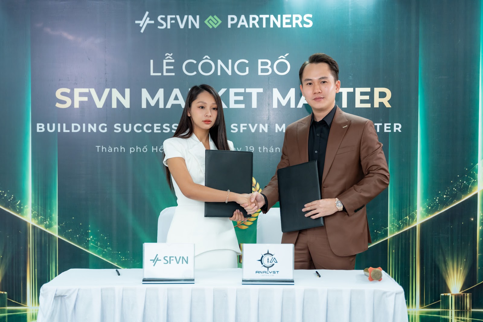 Nghi thức ký kết hợp tác tại Lễ công bố SFVN Market Master